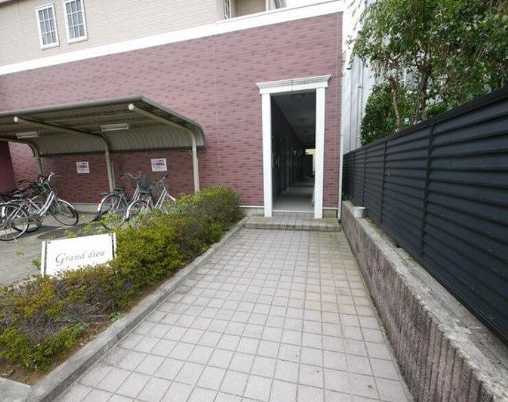 グランディユーの物件外観写真