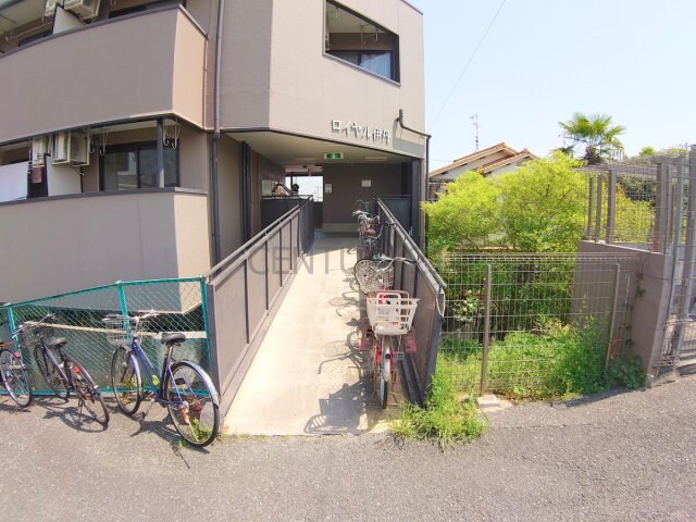 ロイヤル伊丹の物件外観写真