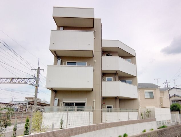 ラフィネ　カワニシイケダの物件外観写真