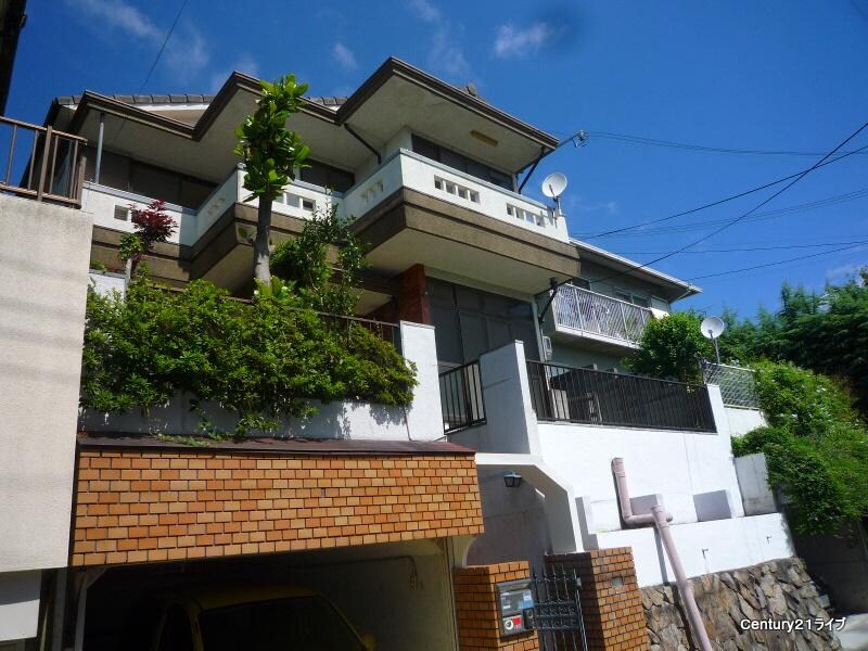 雲雀丘3丁目貸家の物件外観写真