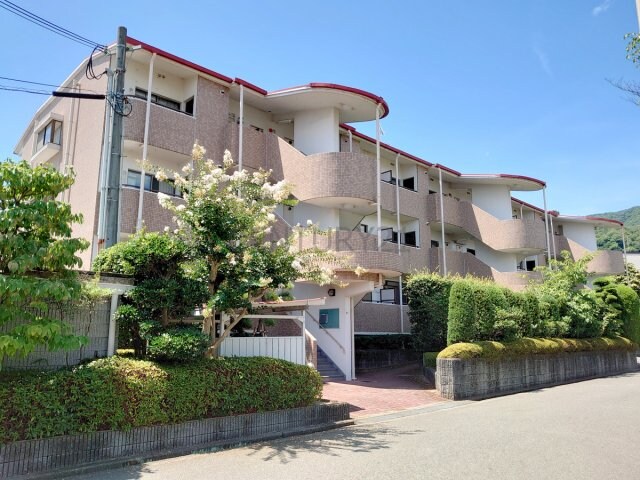 リストン宝塚の物件外観写真