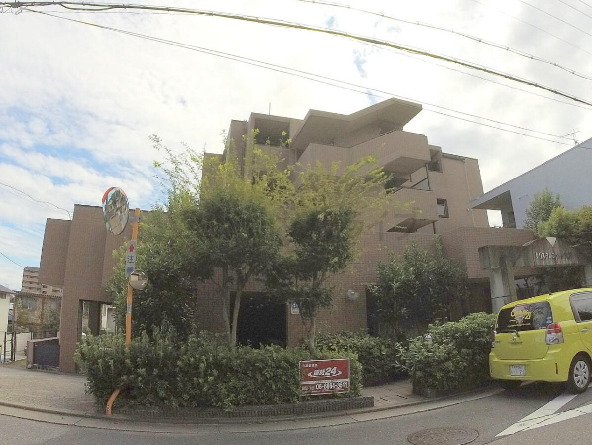 クリスタルコート清荒神の物件外観写真