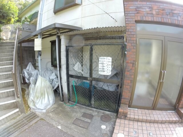 ウッドストックマンションの物件外観写真