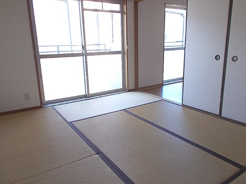 フロンティアマンション八代の物件内観写真