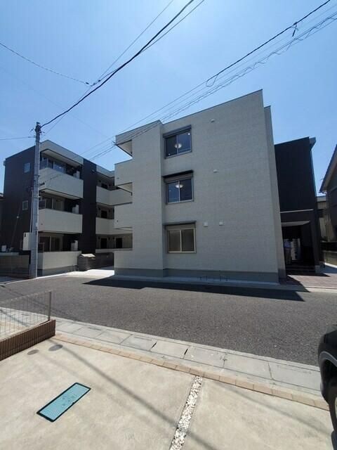 ＲＩＳ参番館の物件外観写真