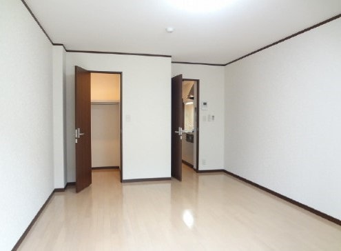 アンプルールフェールTheEarthの物件内観写真