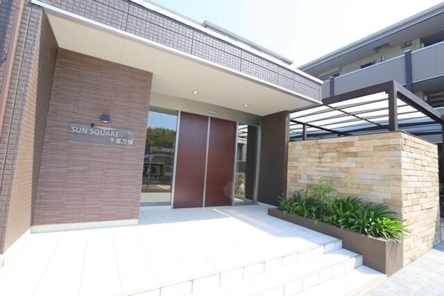 サンスクエア千里万博A棟の物件外観写真