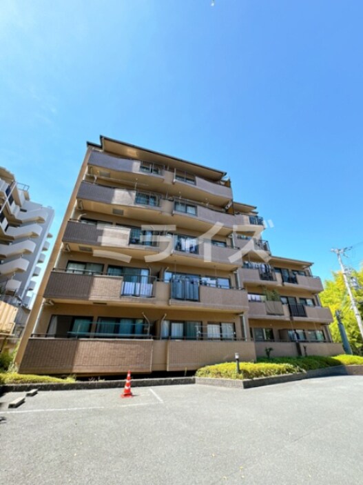 ラフィーネ高塚の物件外観写真