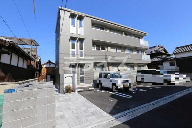 セレナ710の物件外観写真