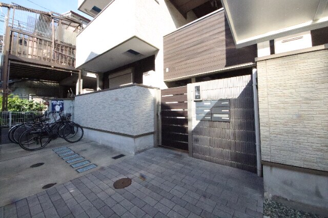 出屋敷駅 徒歩9分 1階の物件外観写真