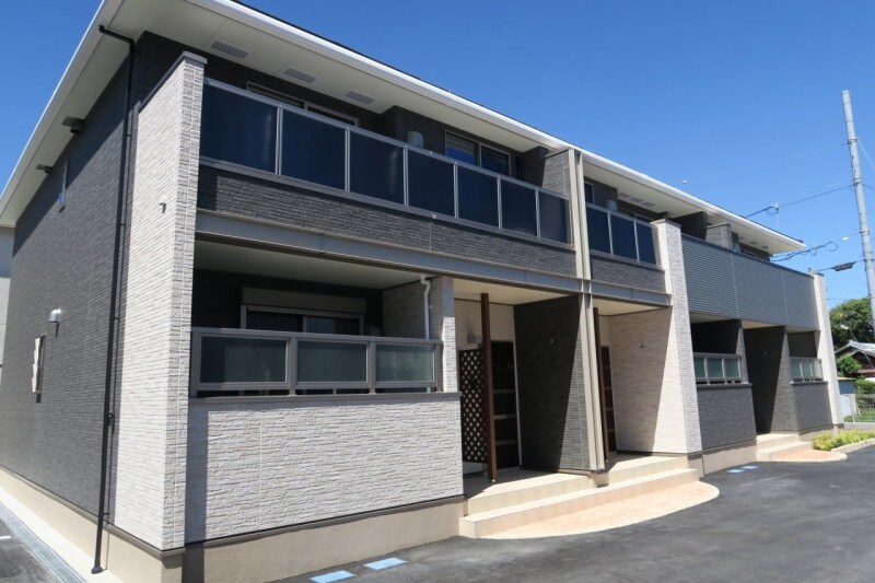 兵庫県川西市新田１丁目の物件外観写真