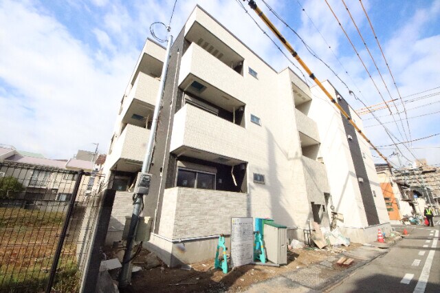 出屋敷駅 徒歩4分の物件外観写真