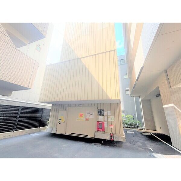 アパートメンツ江坂の物件外観写真