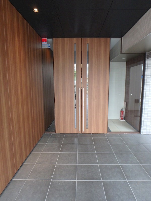 エストーネ江坂の物件外観写真