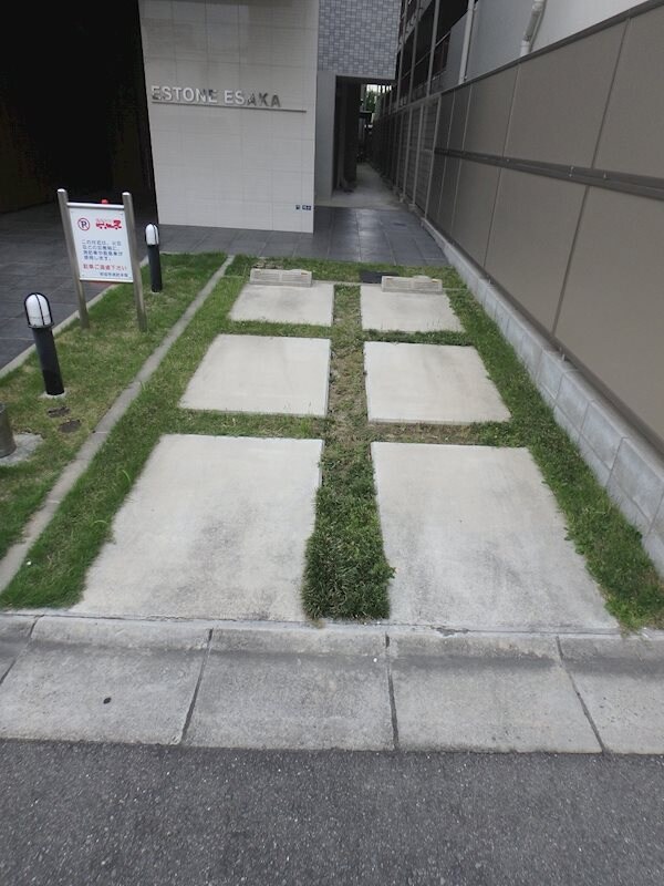 エストーネ江坂の物件外観写真