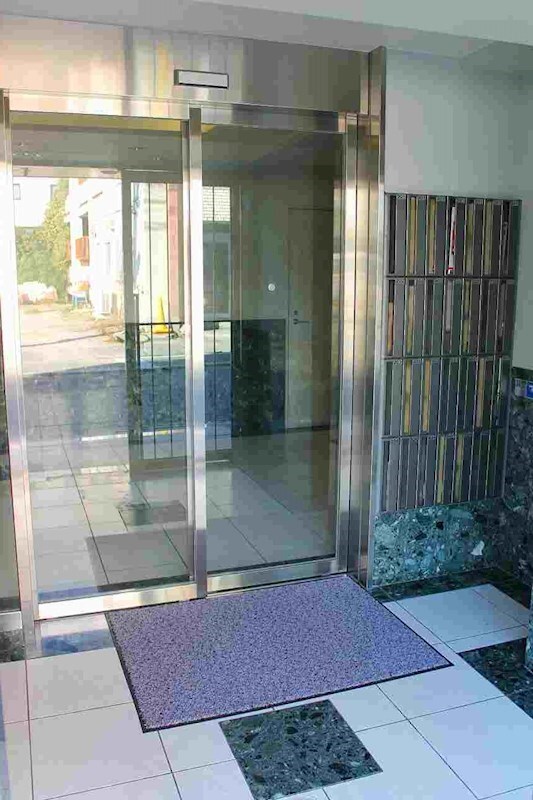 江坂駅 徒歩5分 8階の物件外観写真