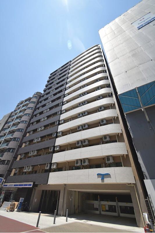 SERENiTE本町refletの物件外観写真