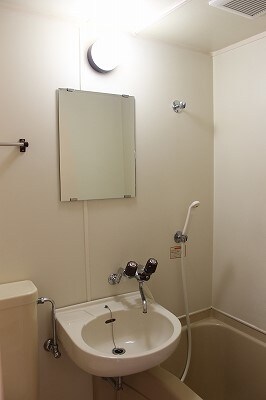 県庁前駅 徒歩4分 2階の物件内観写真