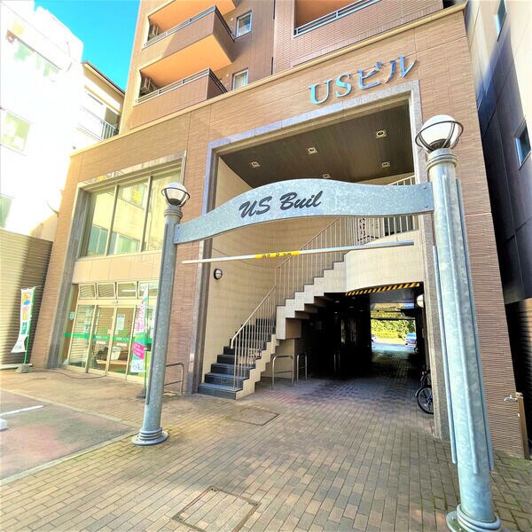 USビルの物件外観写真