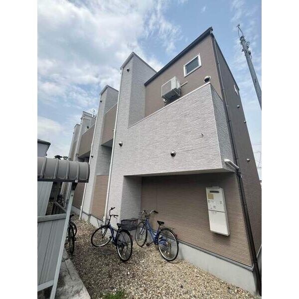 フラームシンフォニーの物件外観写真