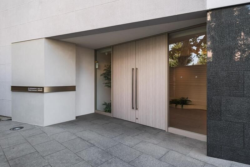 コスモリード新宿余丁町の物件外観写真