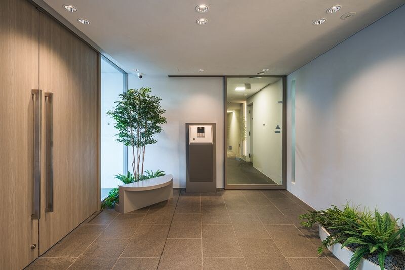 コスモリード新宿余丁町の物件外観写真