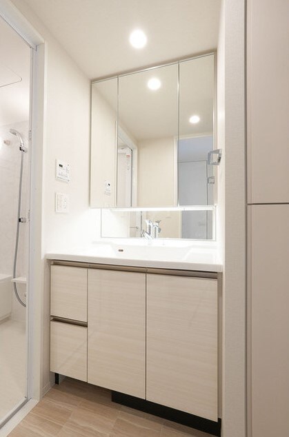 コンフォリア東新宿の物件内観写真