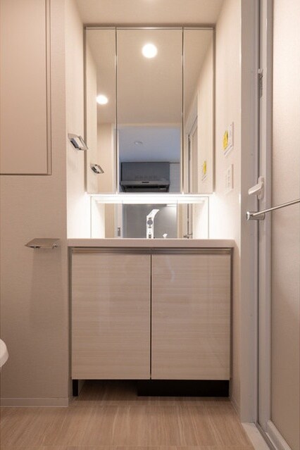 コンフォリア東新宿の物件内観写真