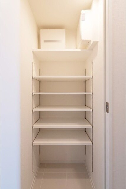 コンフォリア東新宿の物件内観写真