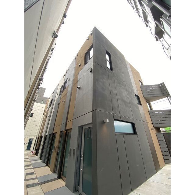 新大久保駅 徒歩3分 1階の物件外観写真