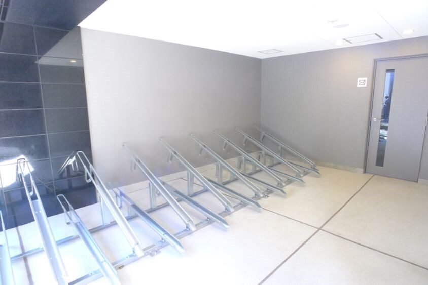 プレサンスジェネ浅草WESTの物件外観写真