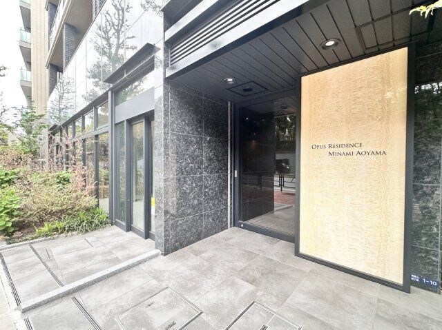 オーパスレジデンス南青山の物件外観写真
