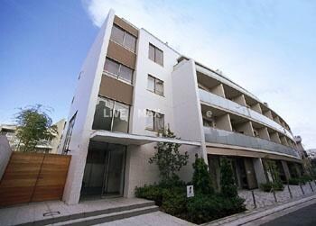 明治神宮前駅 徒歩8分の物件外観写真