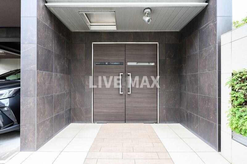 GENOVIA仲池上green　wallの物件外観写真