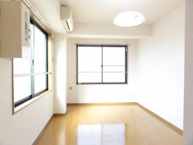 リライアンスコート志村の物件内観写真