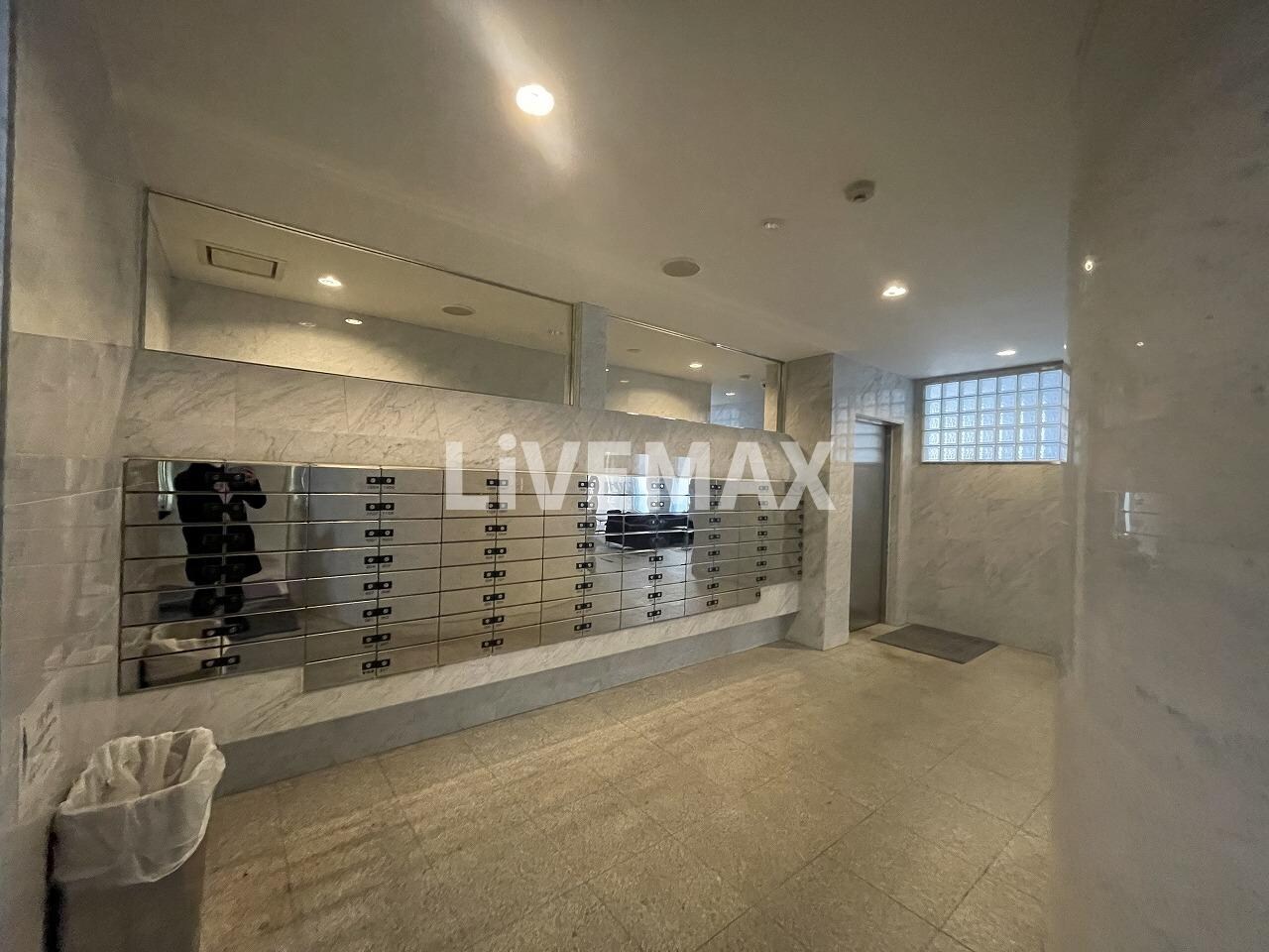 新宿御苑前駅 徒歩3分 5階の物件外観写真