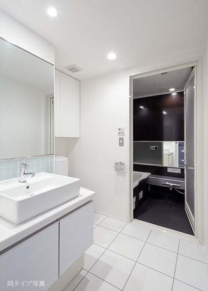 コンフォリア西新宿の物件内観写真