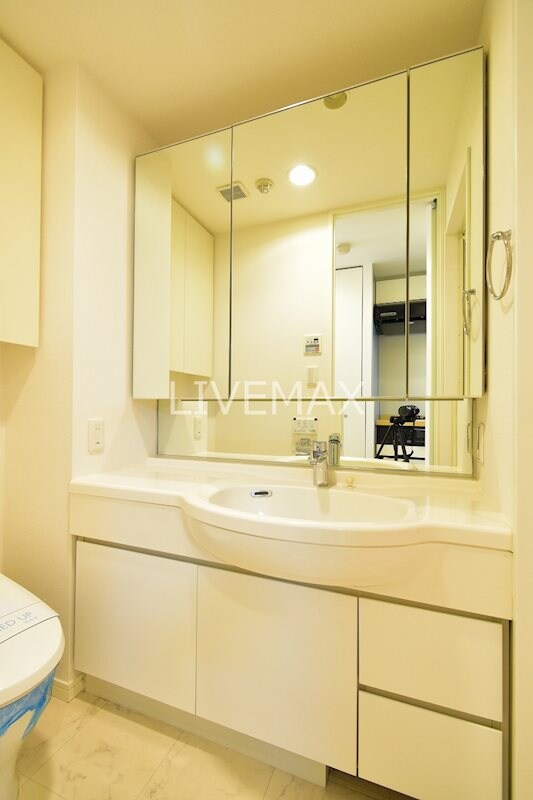 新宿三丁目駅 徒歩5分 3階の物件内観写真