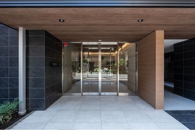 コンフォリア・リヴ北新宿の物件外観写真