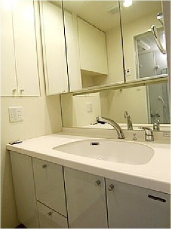 新宿御苑前駅 徒歩3分 7階の物件内観写真