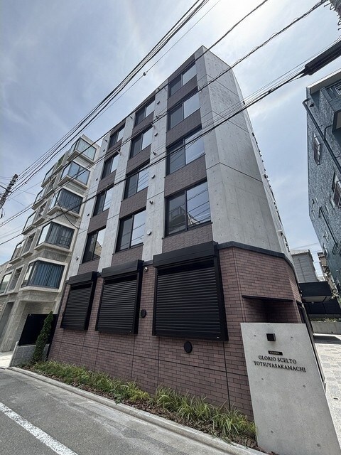 グローリオシェルト四谷坂町の物件外観写真