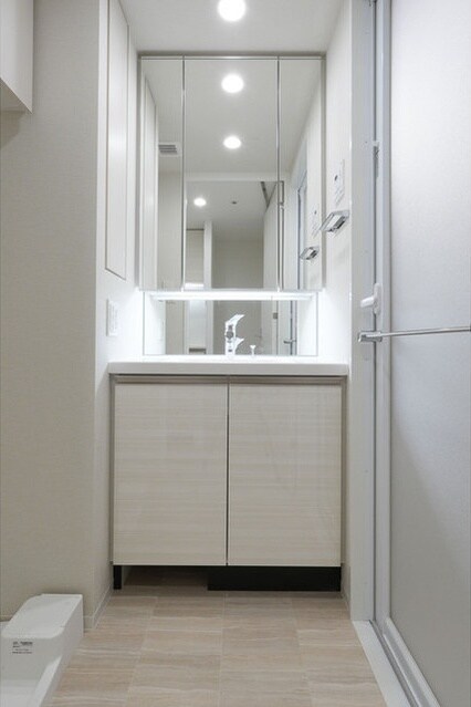 コンフォリア東新宿の物件内観写真