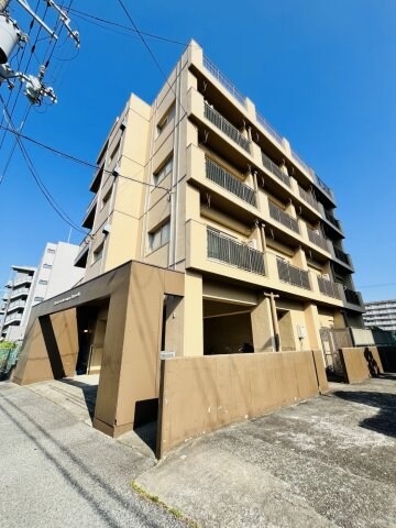 ルプリーズ西宮北口の物件外観写真