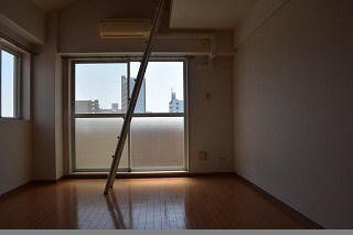 アネシスコート門口の物件内観写真