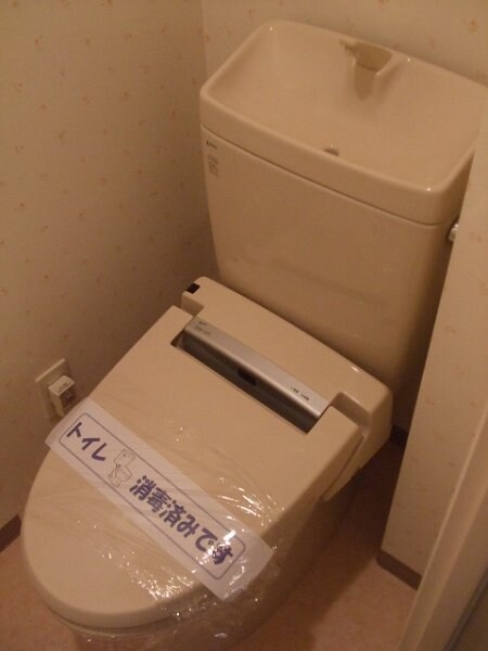 アネシスコート門口の物件内観写真