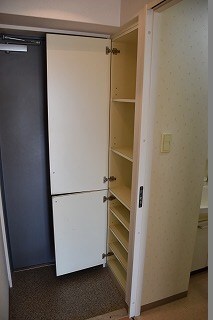 アネシスコート門口の物件内観写真