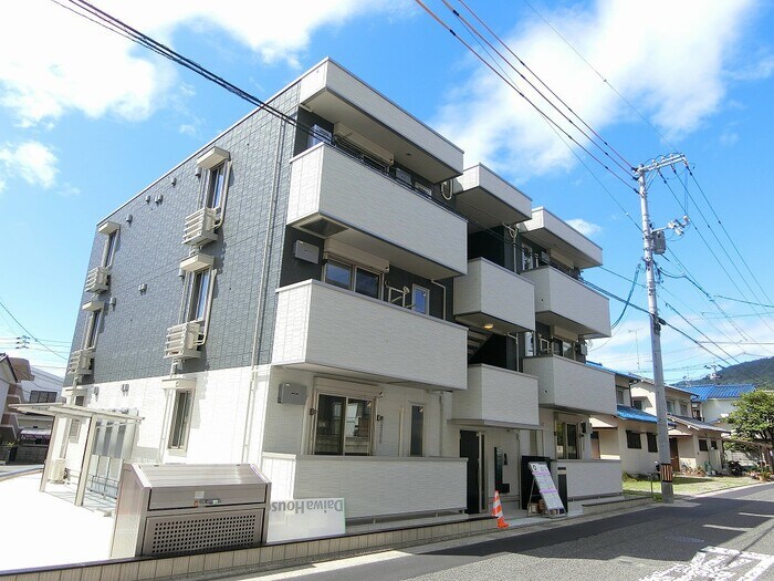 One wide 山本の物件外観写真