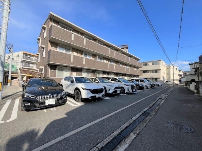 パインコートにほの物件外観写真