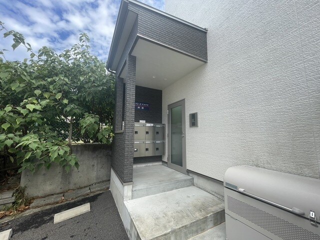 メゾンドリコリス西霞の物件外観写真