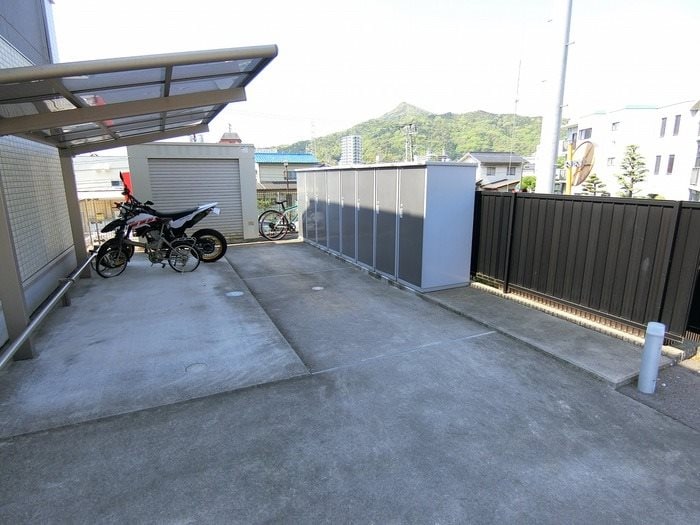 カスタニエ緑井の物件外観写真